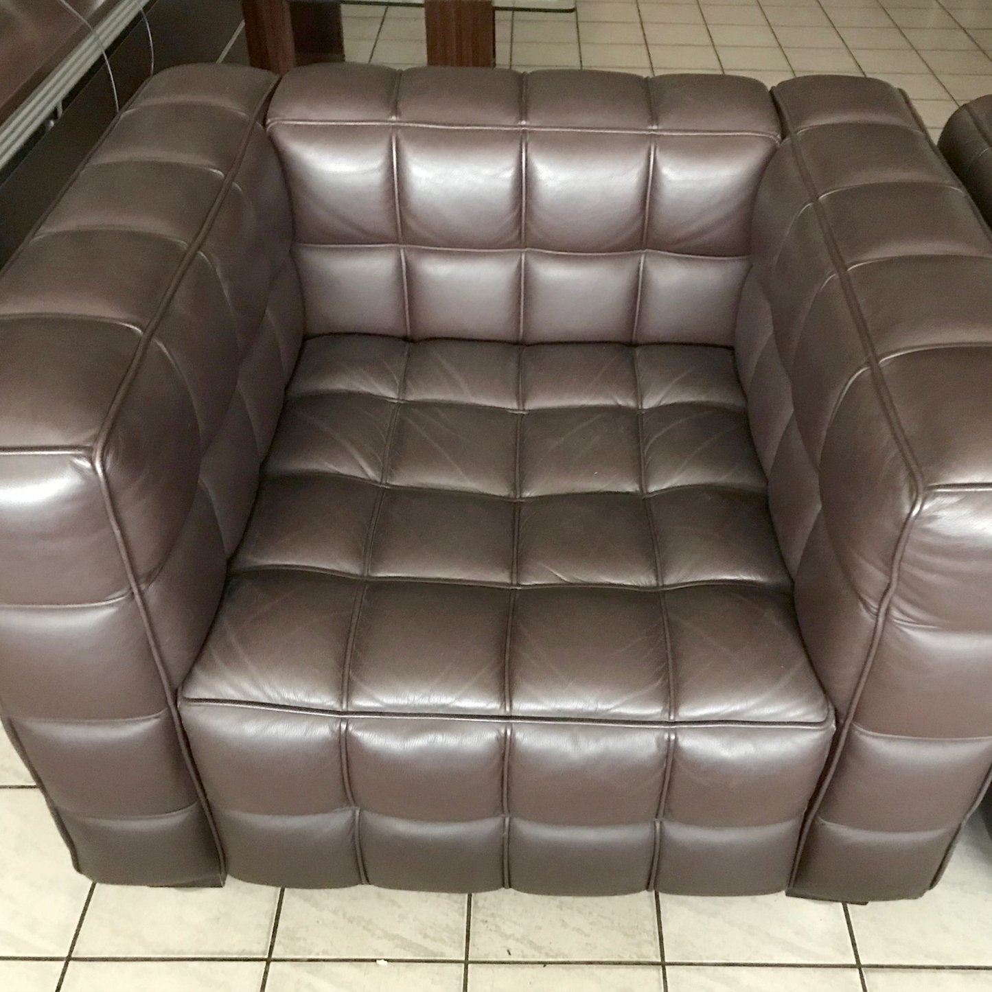 2 sillones Kubus de diseño en cuero