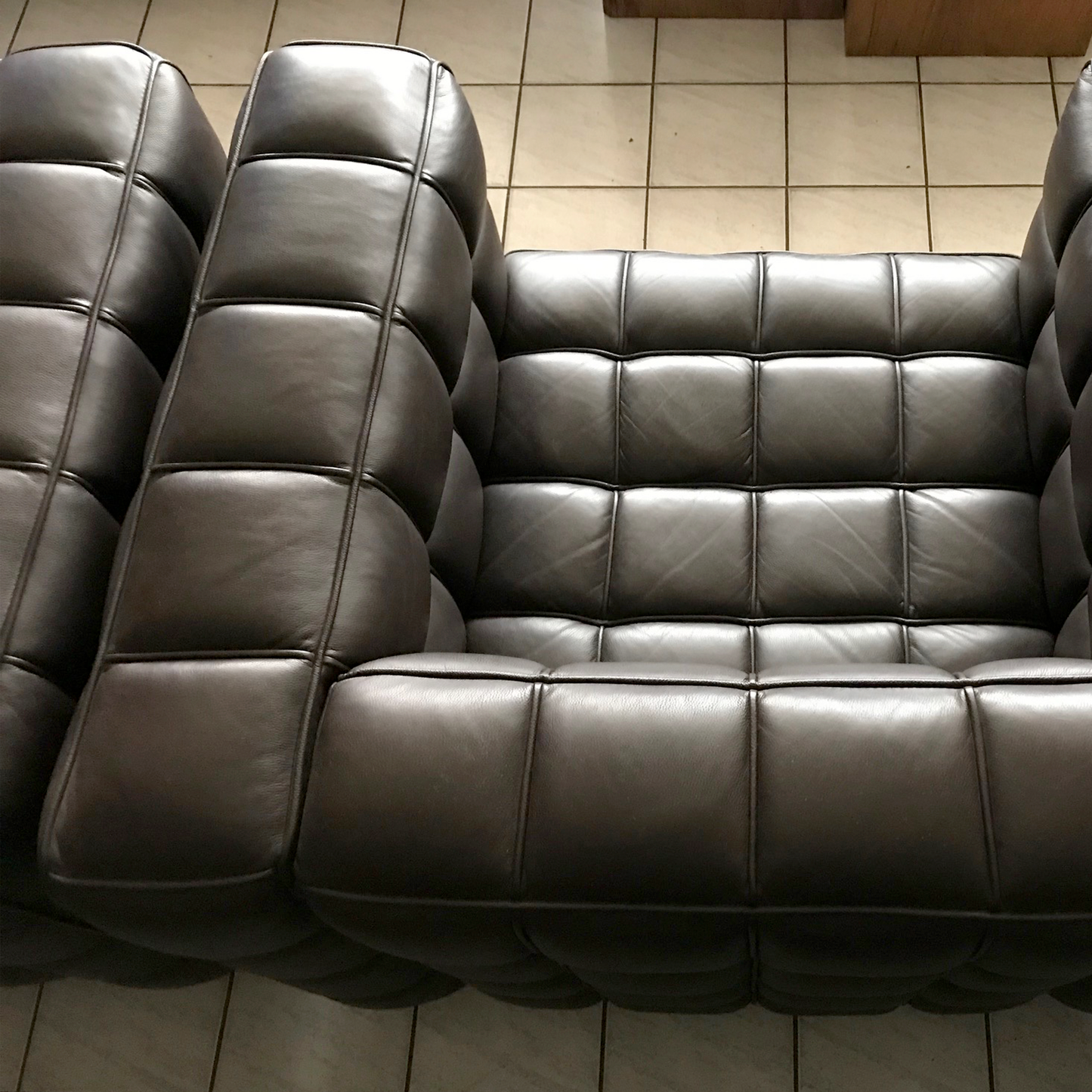 2 sillones Kubus de diseño en cuero