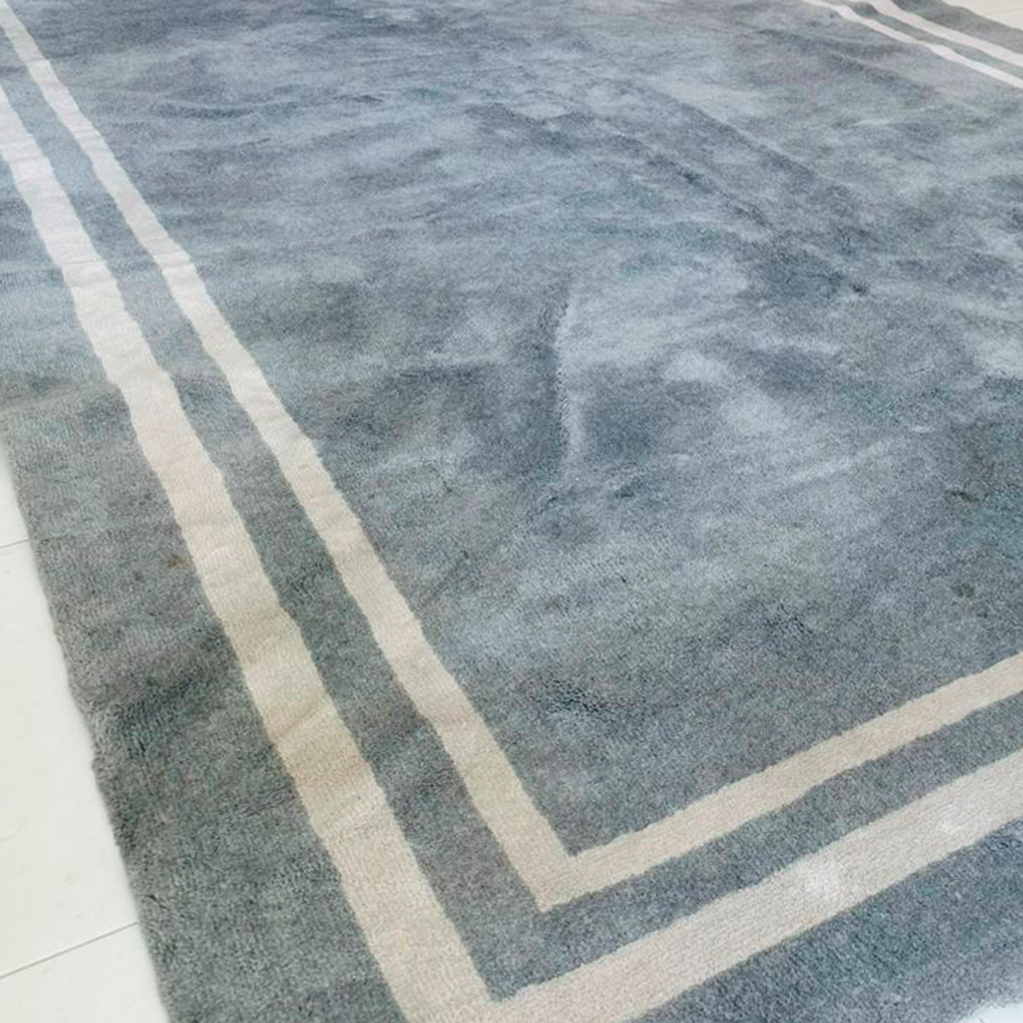 Alfombra gris