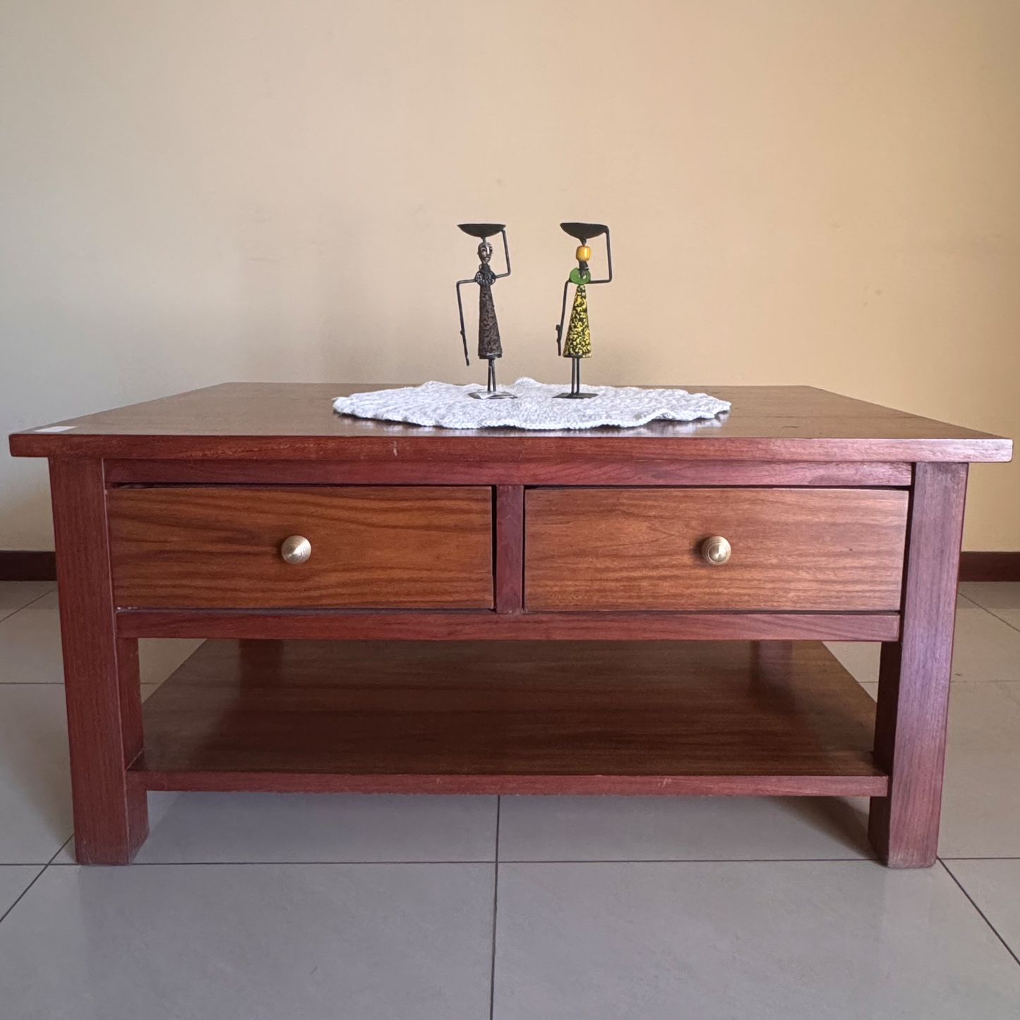 Mesa central de roble