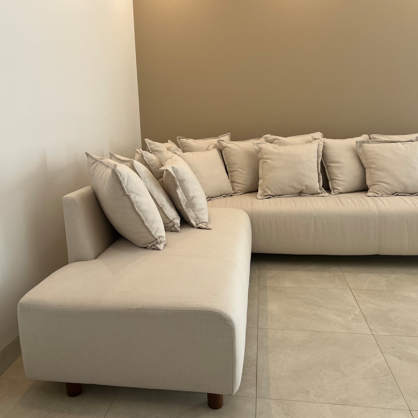 Sofá beige en L